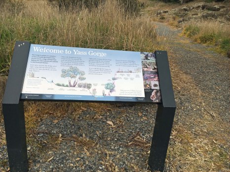 welcome sign Yass Gorge